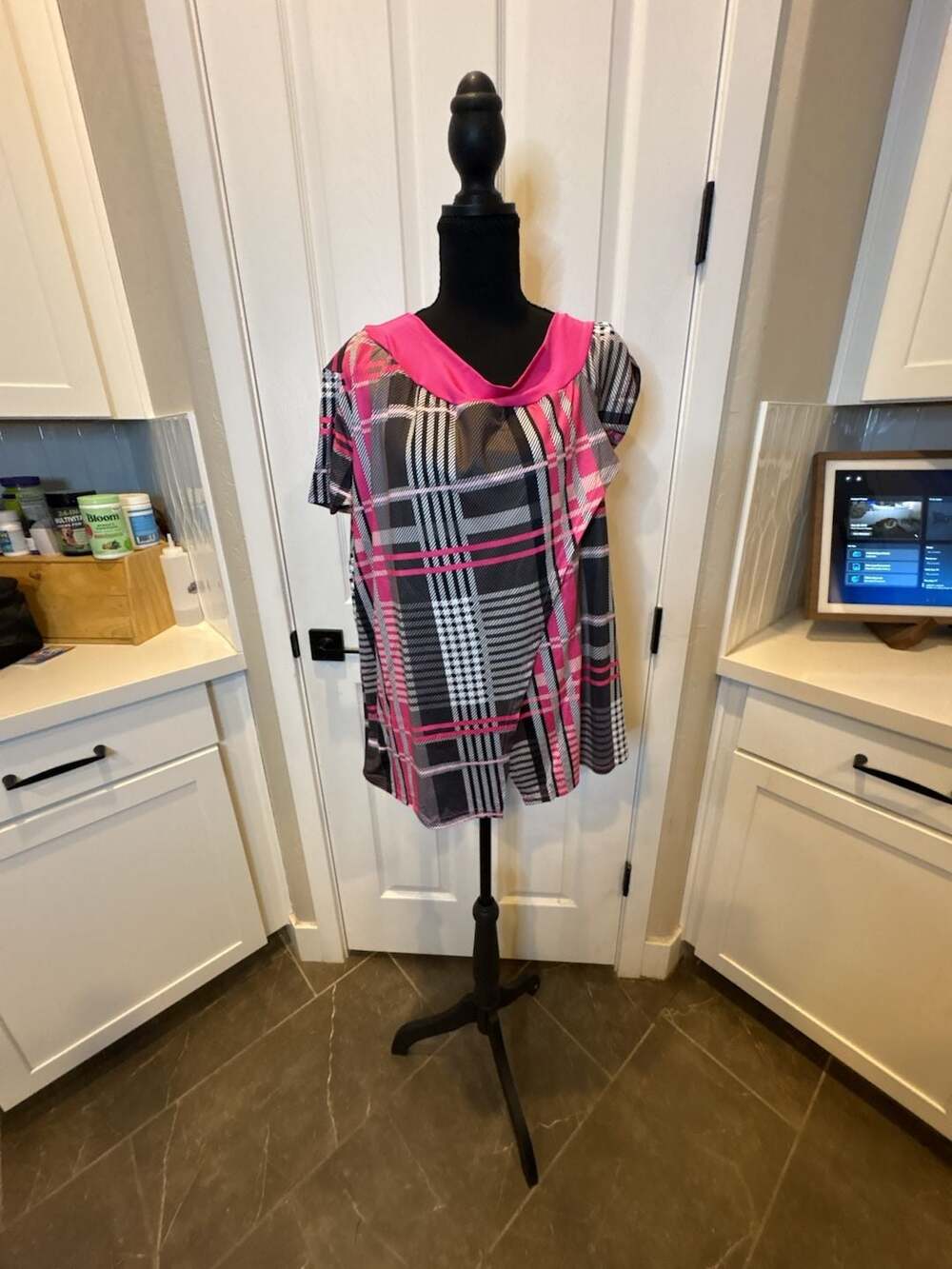 ChicMe Plaid Short Sleeve Size 1XL Pink Top Blouse (62)